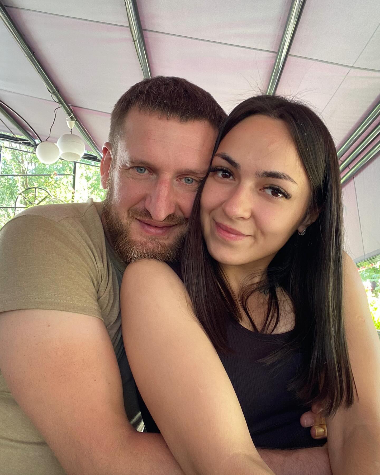 "Я обіцяла, що ми дізнаємося разом": дружина загиблого воїна розкрила стать дитині на могилі чоловіка (фото)