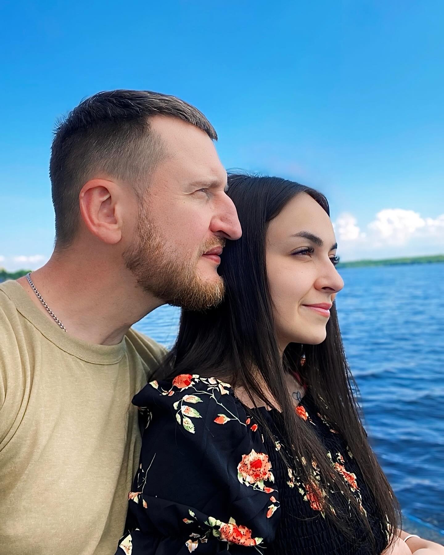 "Я обіцяла, що ми дізнаємося разом": дружина загиблого воїна розкрила стать дитині на могилі чоловіка (фото)