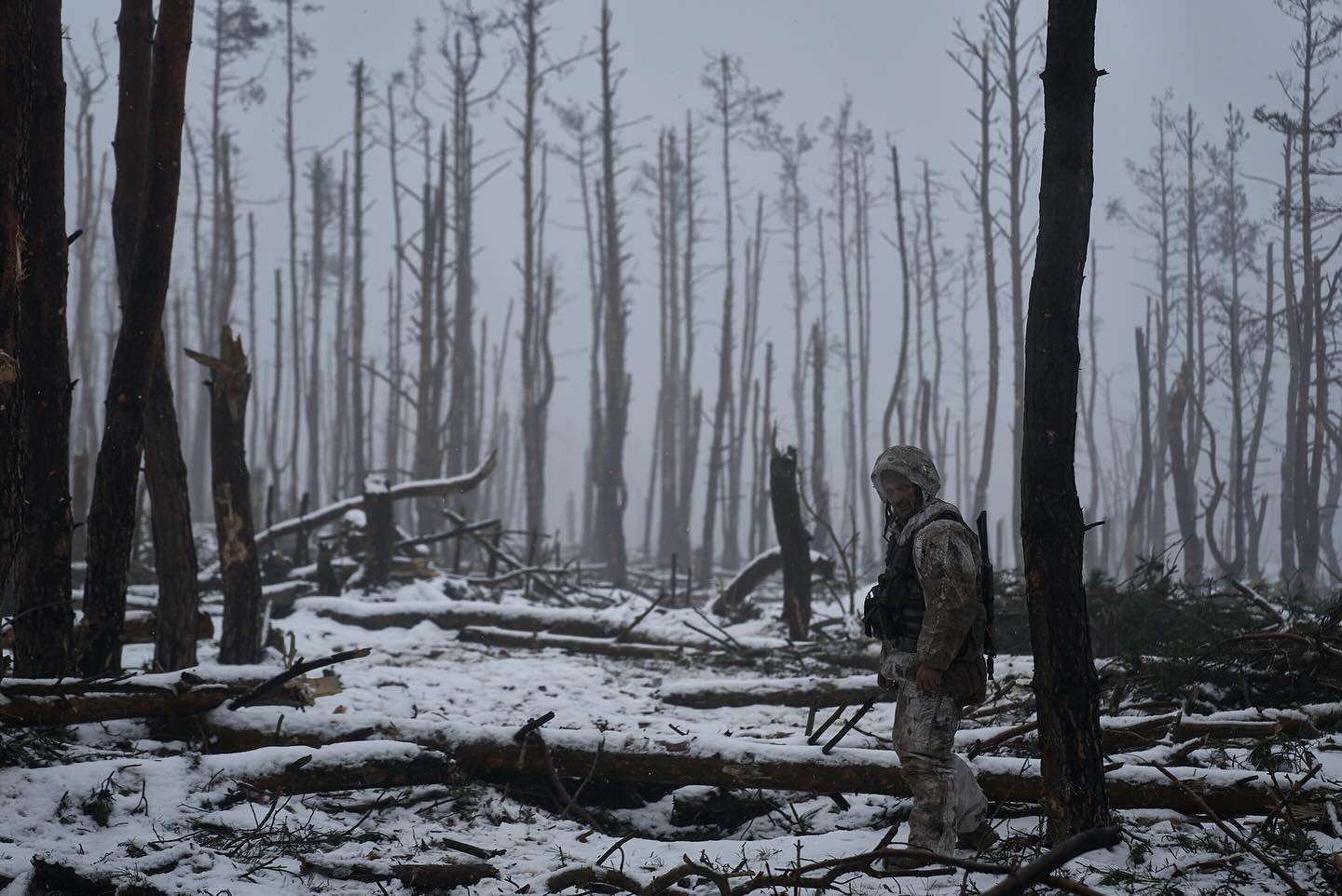 "Тридцать часов на нуле с пехотой": украинский фотограф показал реальные будни военных (фото)