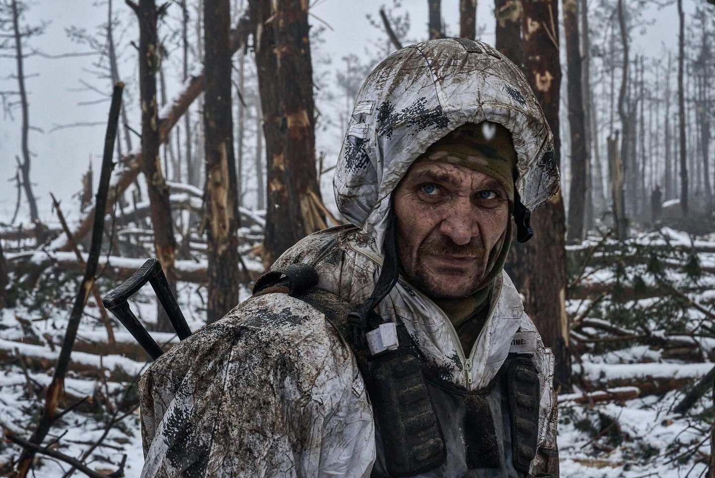 "Тридцать часов на нуле с пехотой": украинский фотограф показал реальные будни военных (фото)