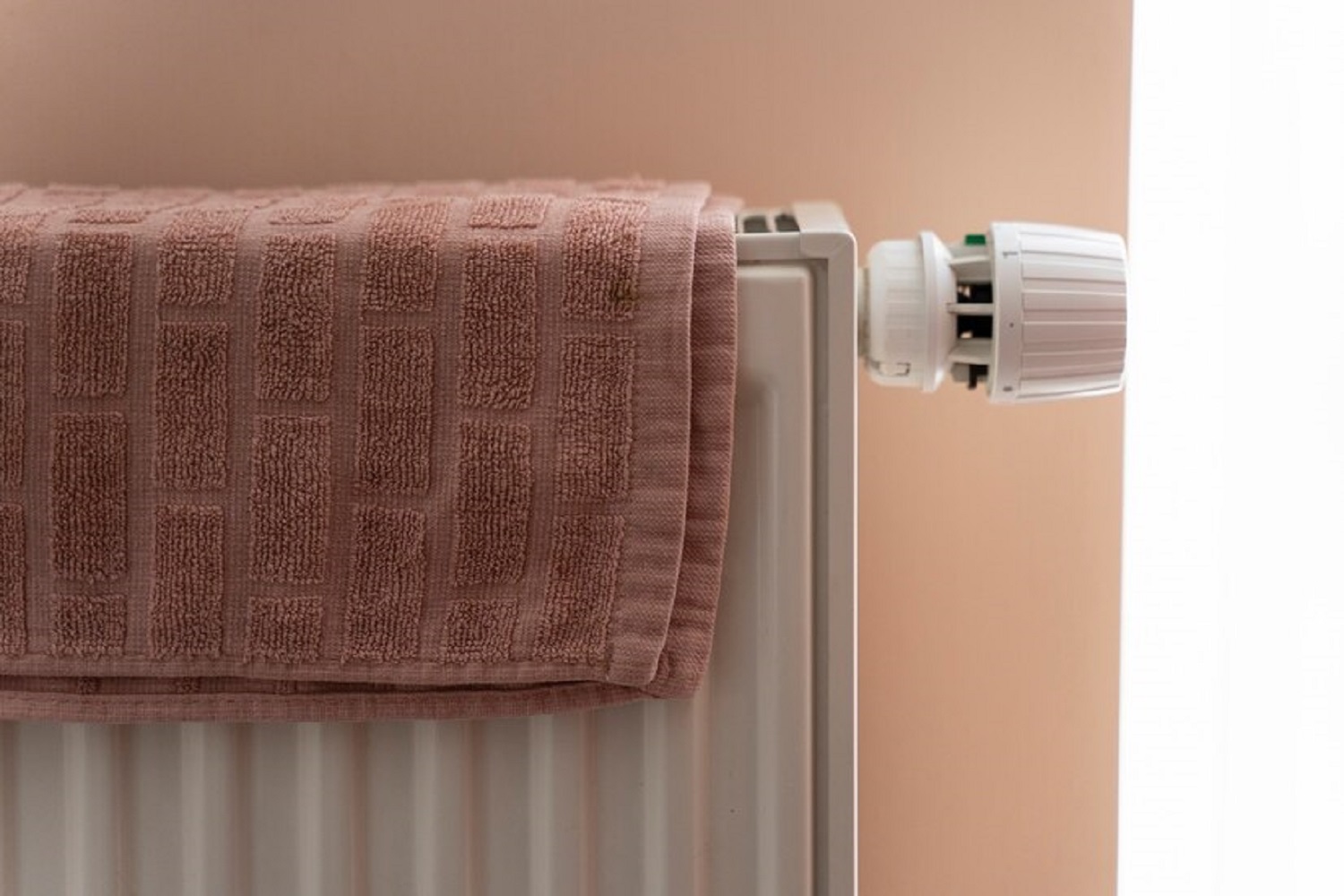 Як взимку швидко висушити випрані речі у квартирі