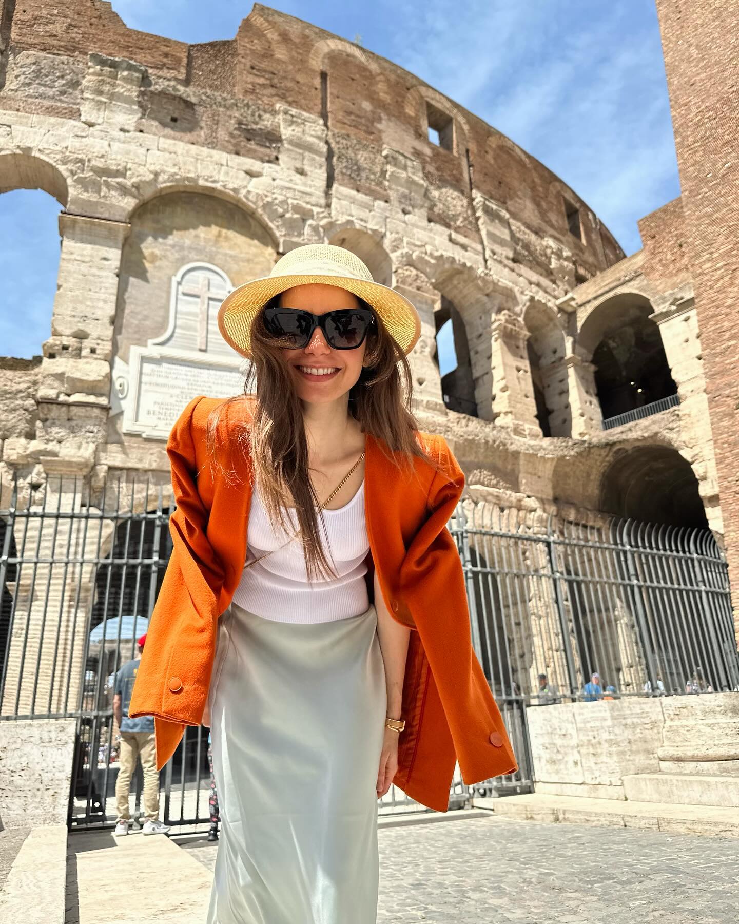 Зірка Емілі в Парижі "підкорила" Рим у ніжному образі (фото)