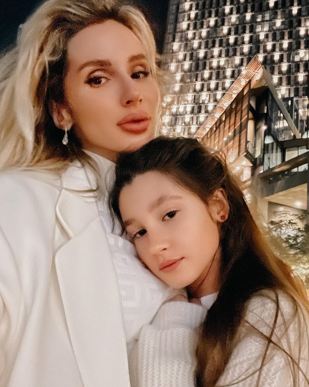 Час для сім'ї: Осадча, Ребрик, Сумська та інші зірки на зворушливих фото з рідними