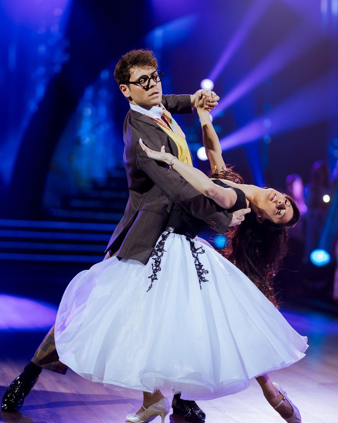 Участник шоу "Танцы со звездами" Артур Логай серьезно травмировал ногу и попал в больницу (фото)