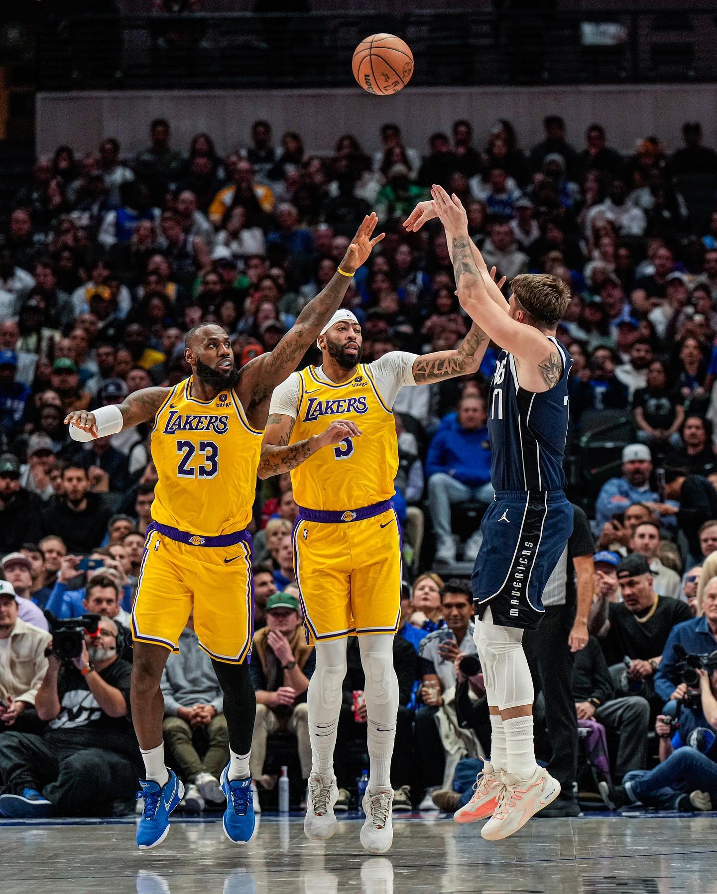 Дончіч гратиме з Леброном: мегаобмін в НБА за участю команди українця