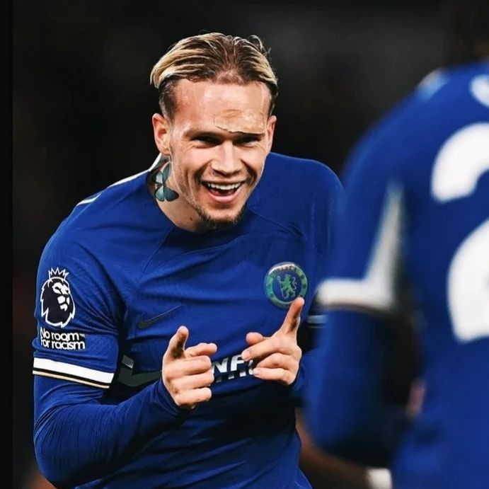 "Втомилась лайкати фото". Квіткова назвала імена відомих холостяків, з якими пішла б на побачення