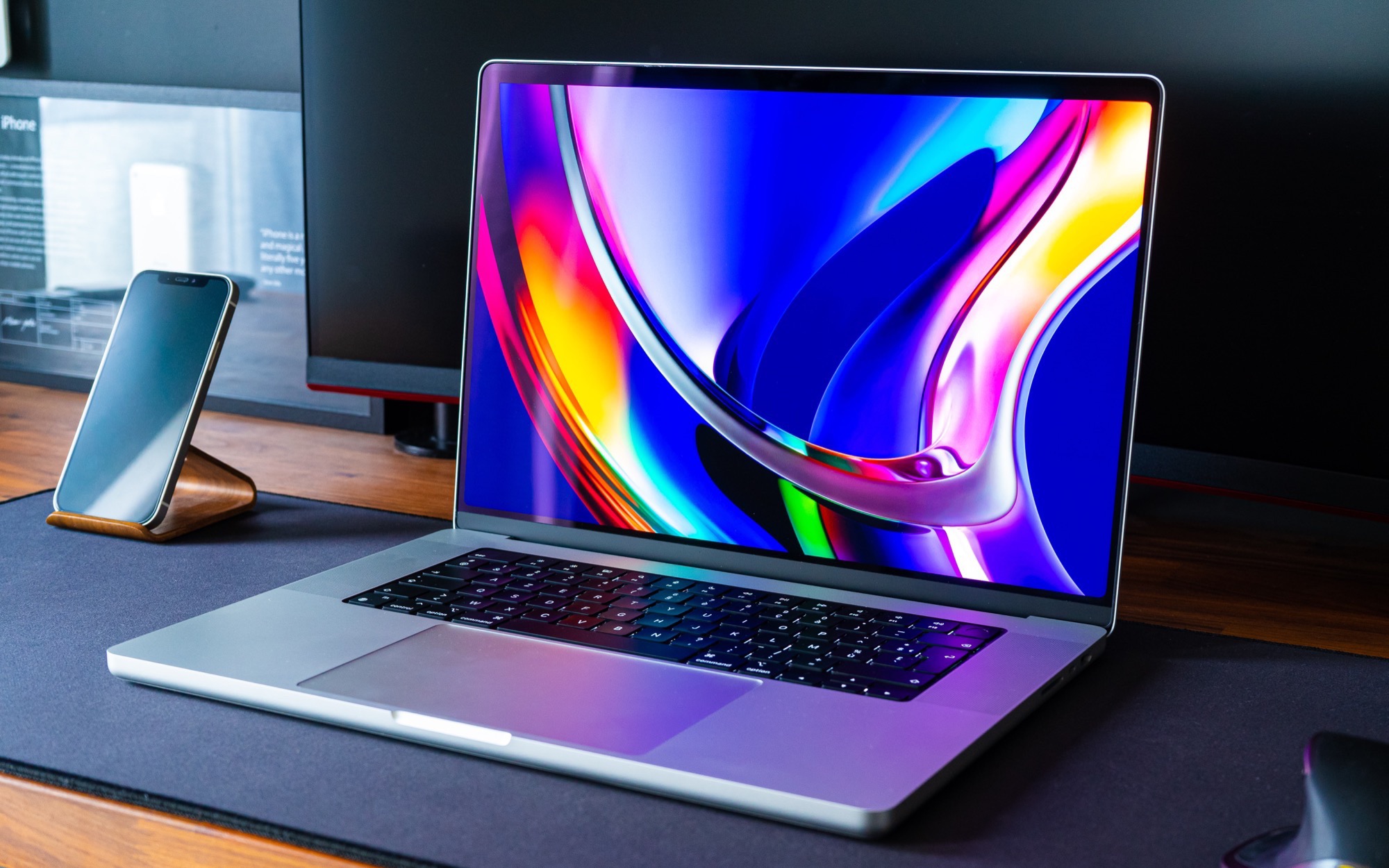 Apple нарешті випустить MacBook Pro з OLED-дисплеєм: названа дата