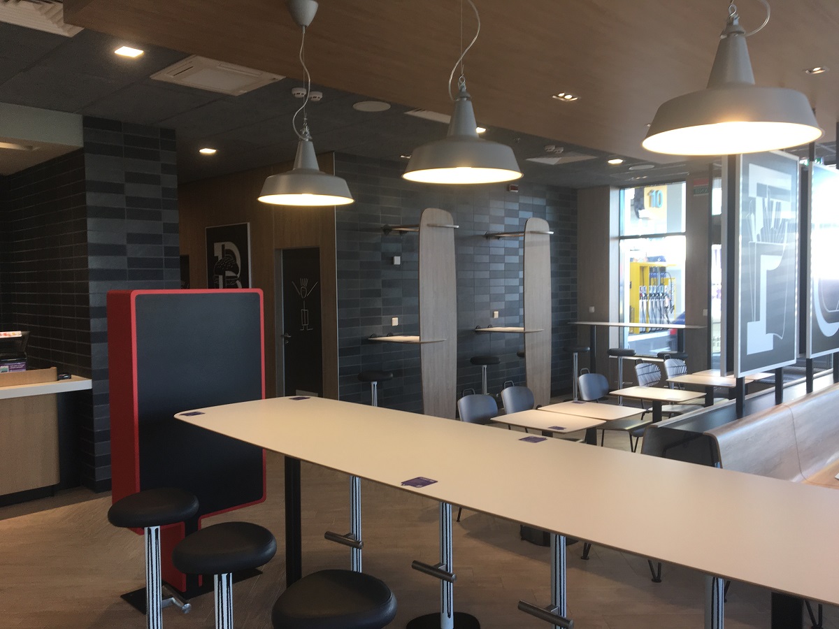 А вы знали, что в четырех украинских селах есть McDonald's? Смотрите, как они выглядят (фото)