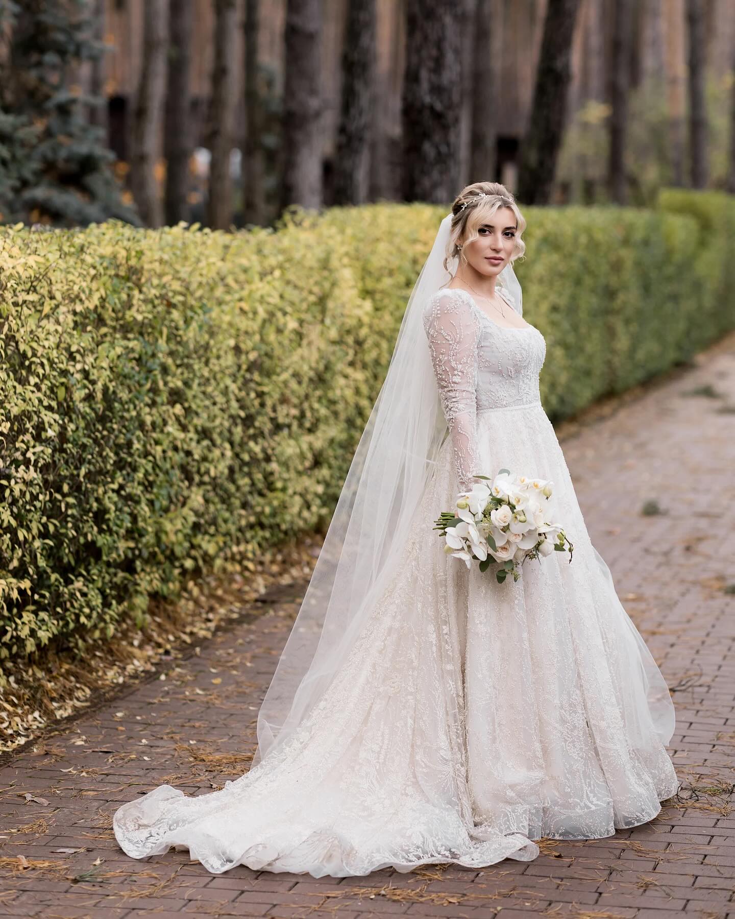 "Так швидко летить час". Донька "мами" Вєрки Сердючки показала нові весільні фото