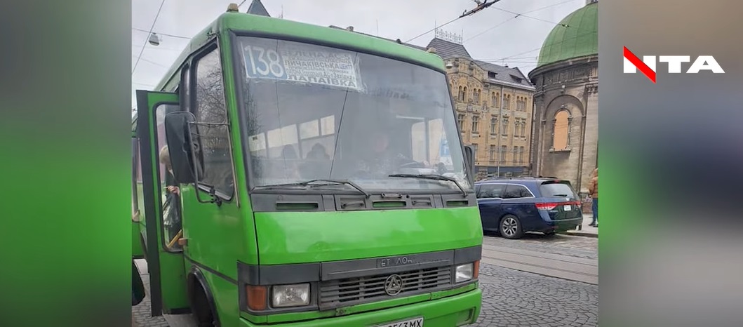 "Платіть чи виходьте": у Львові маршрутник відмовився везти матір загиблого на війні Героя