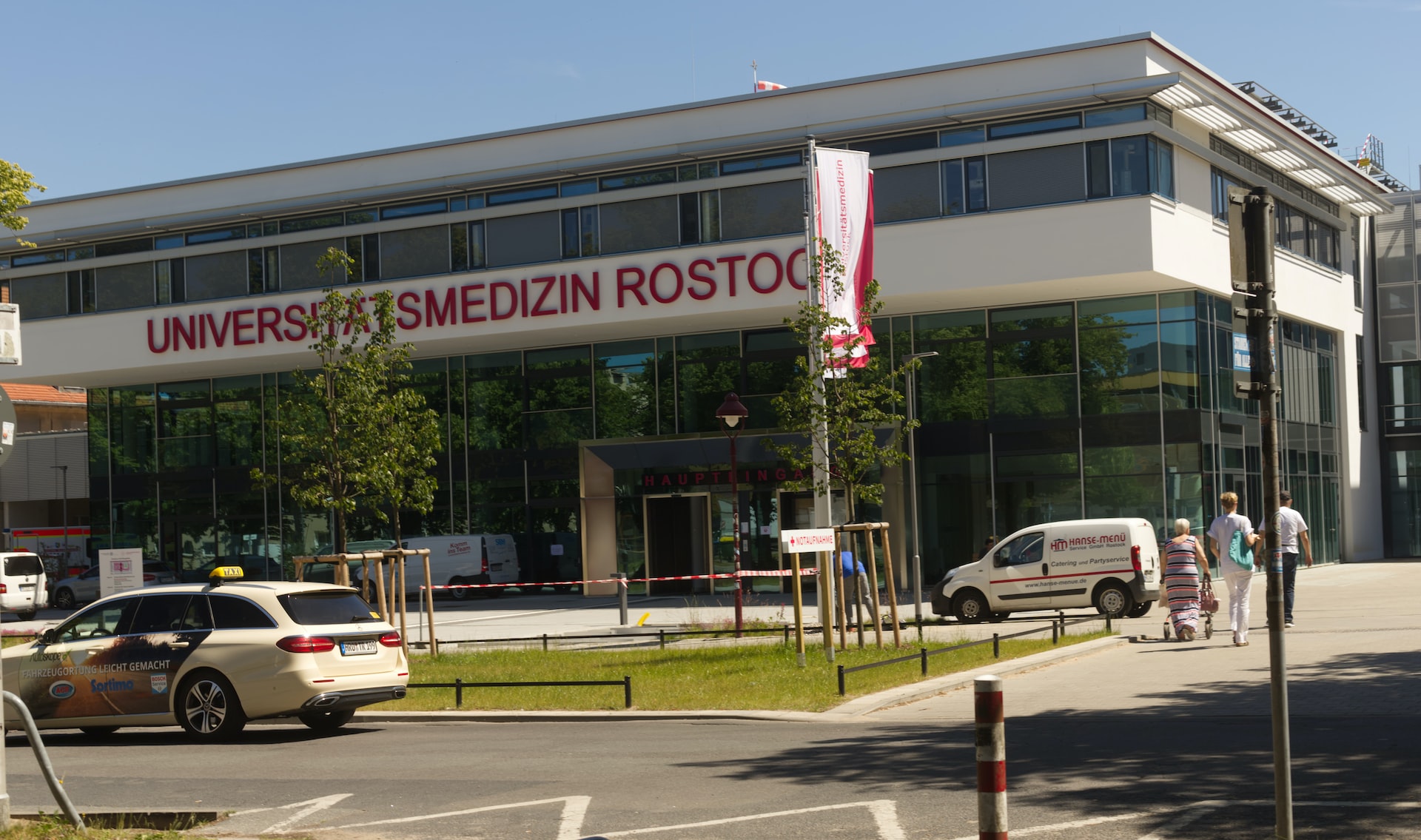 Очереди и страховка. За что украинцы критикуют и хвалят медицину в Германии