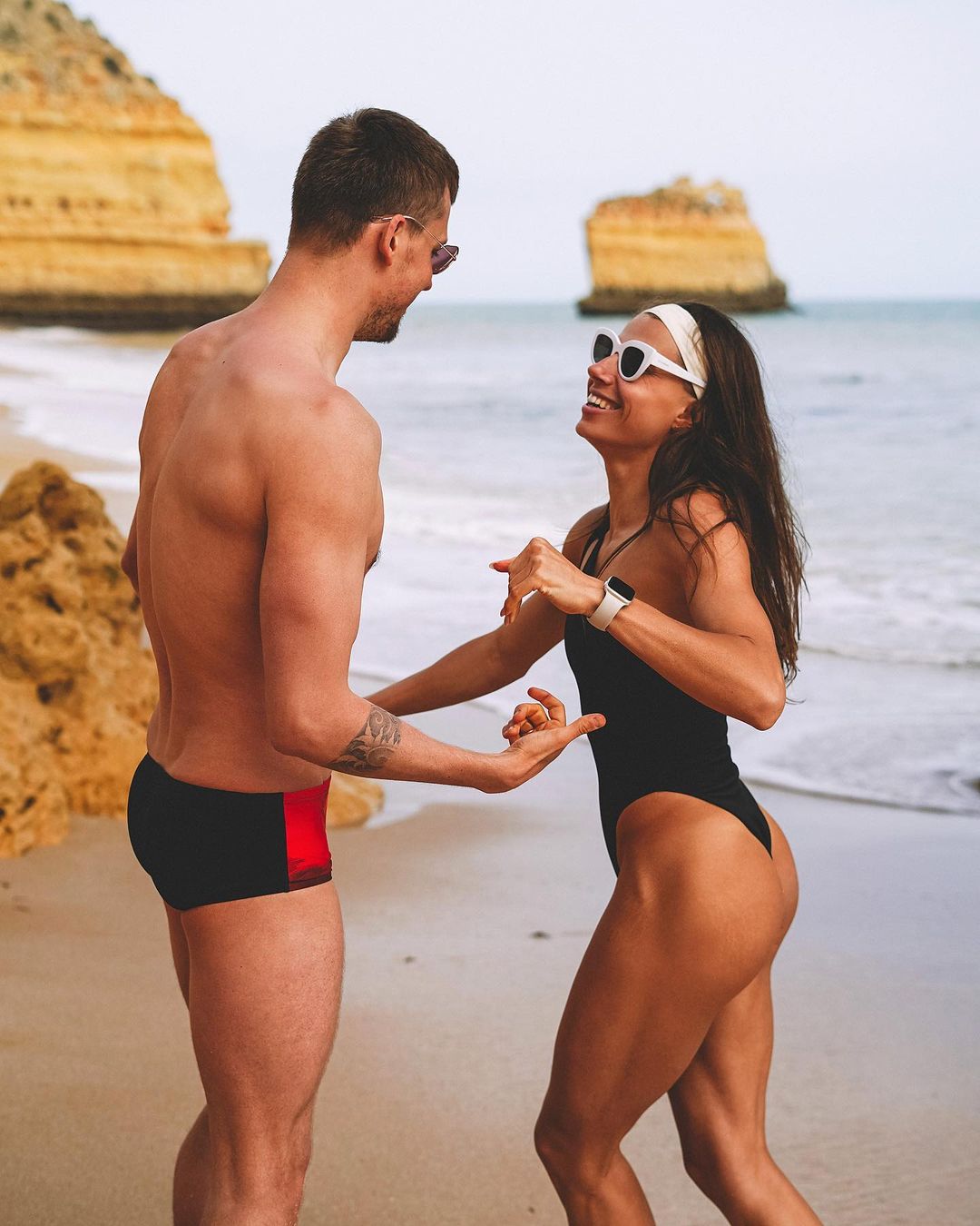 Марина Бех-Романчук поздравила любимого с днем рождения горячими фото: "один из самых прекрасных дней"