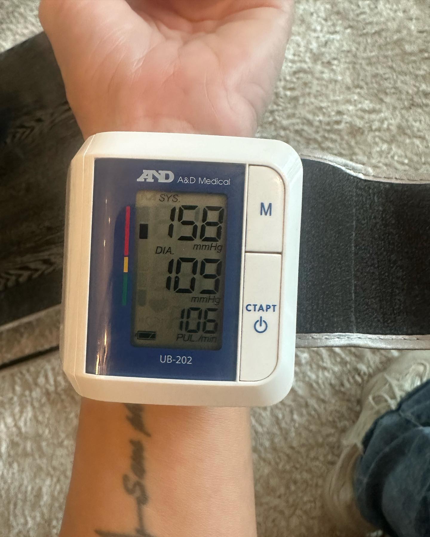 "Організм не зміг впоратися". Відома українська співачка потрапила до лікарні