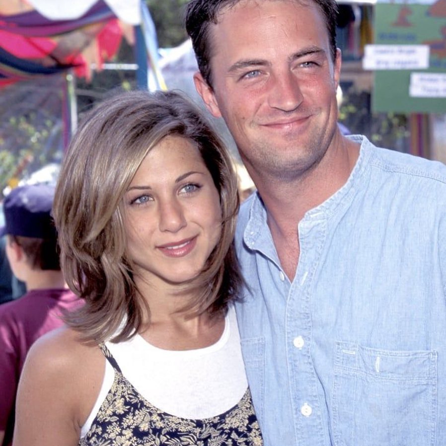 Дженніфер Еністон спілкувалася з Меттью Перрі у день його смерті: "Йому не було боляче"