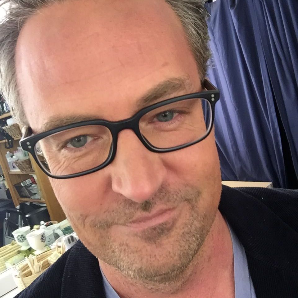 Дженніфер Еністон спілкувалася з Меттью Перрі у день його смерті: "Йому не було боляче"