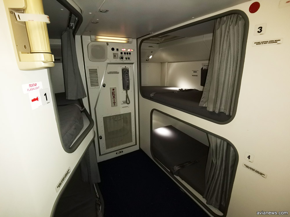 Приховані кімнати для сну в літаках: де вони знаходяться і як виглядають