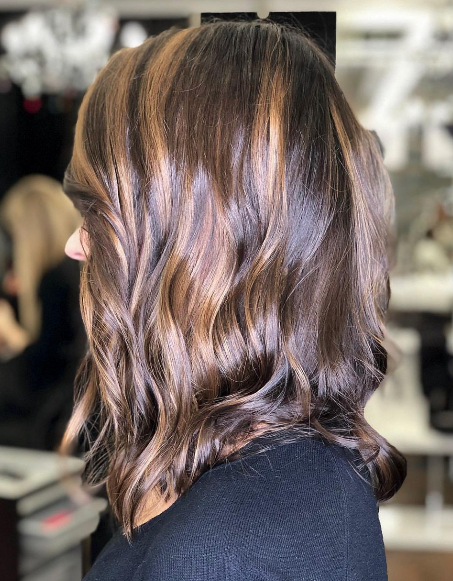 В який колір фарбувати волосся: стилісти назвали тренди цієї осені