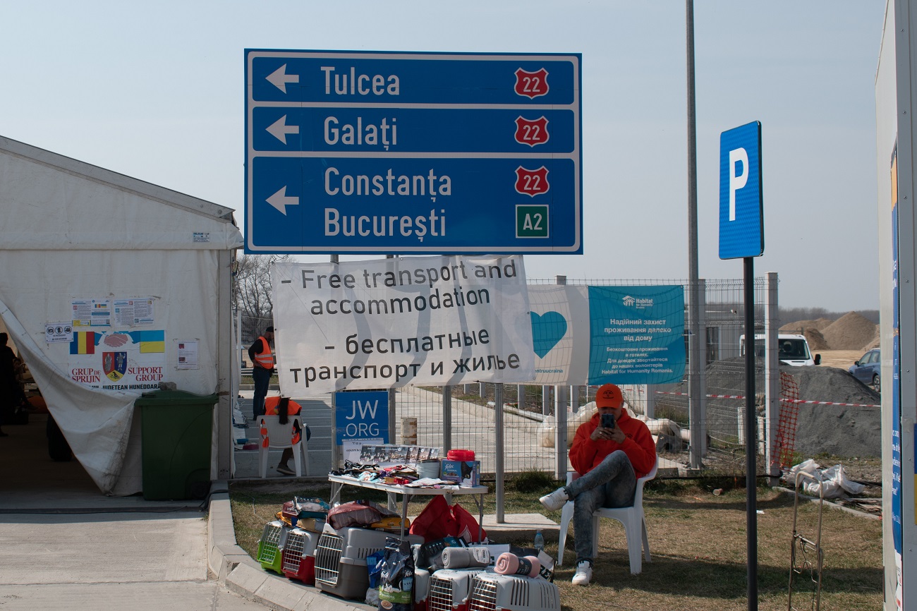 Что грозит мужчинам, которые выехали за границу незаконно: объяснение юриста