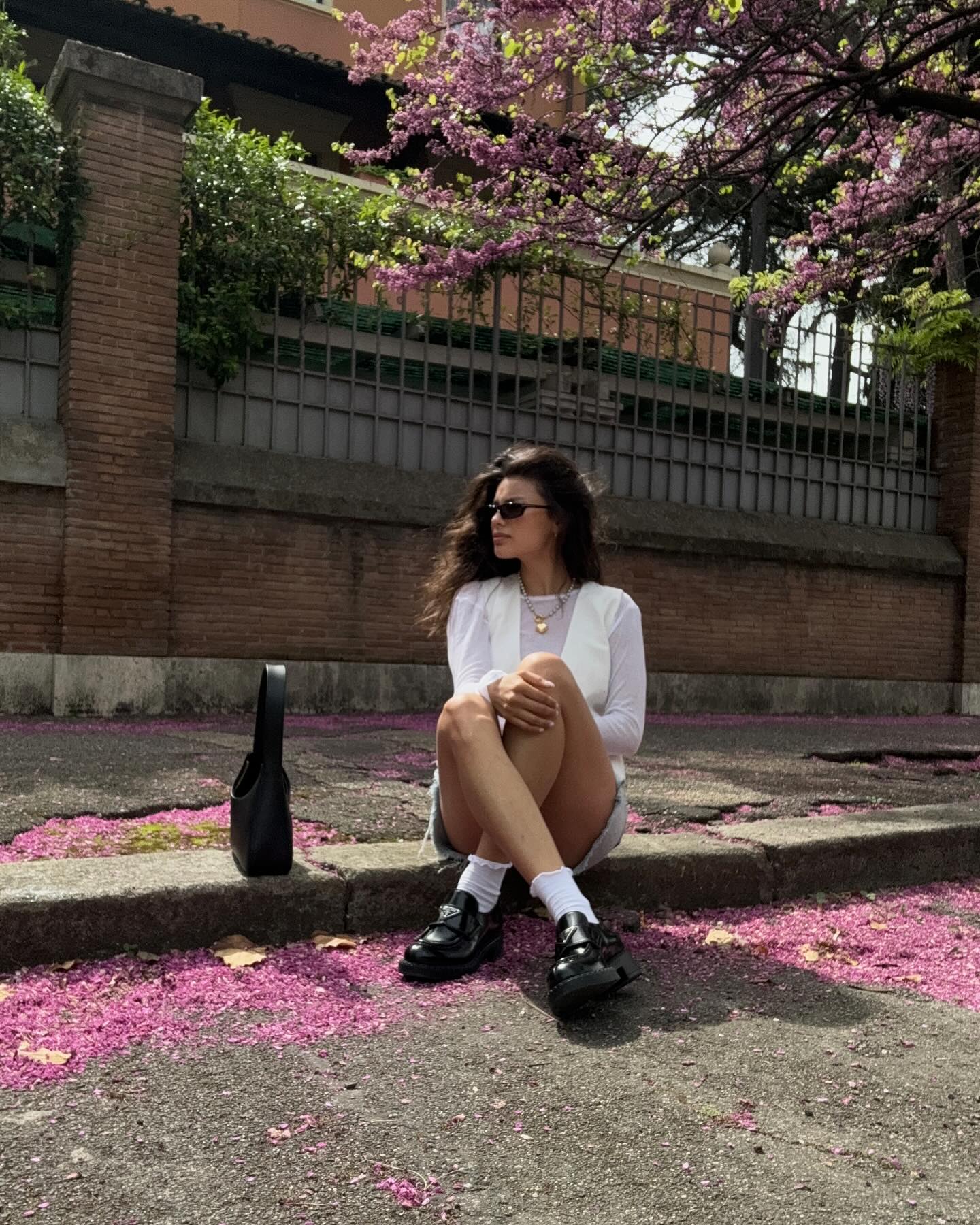 Мишель Андраде показала, как самостоятельно сделать красивые весенние фото