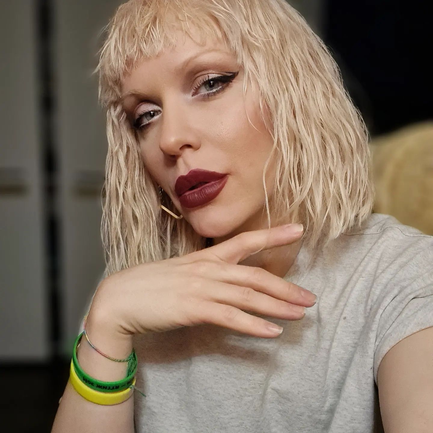 "Вистачає на комуналку, кицьок і на себе". Монро зізналася, на чому заробляє під час війни