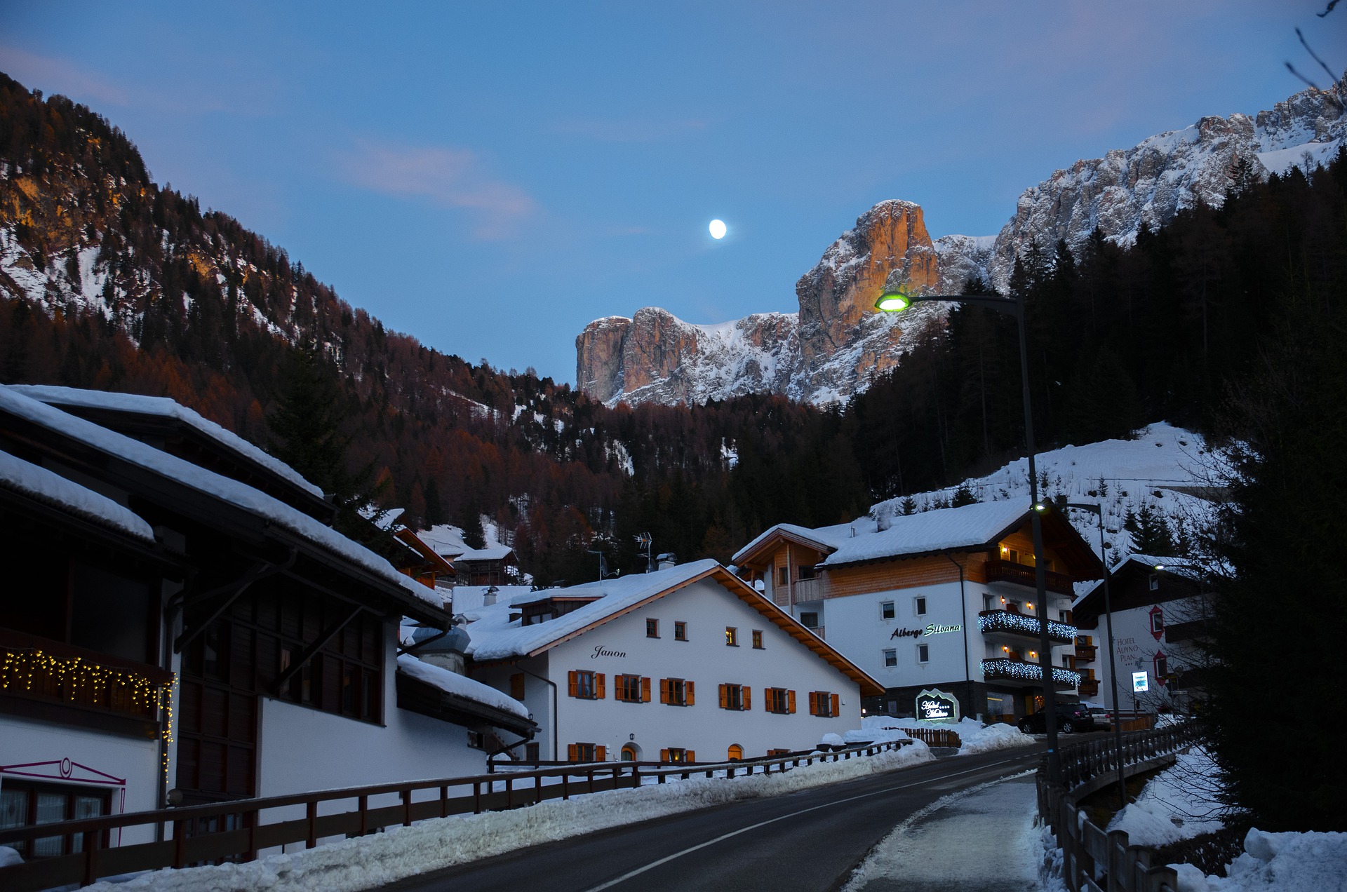 Доломитовые Альпы готовят к сезону: на горнолыжных курортах Италии составили новые правила для туристов