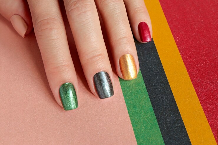 Эти цвета маникюра старят руки и делают кожу бледной: их лучше избегать