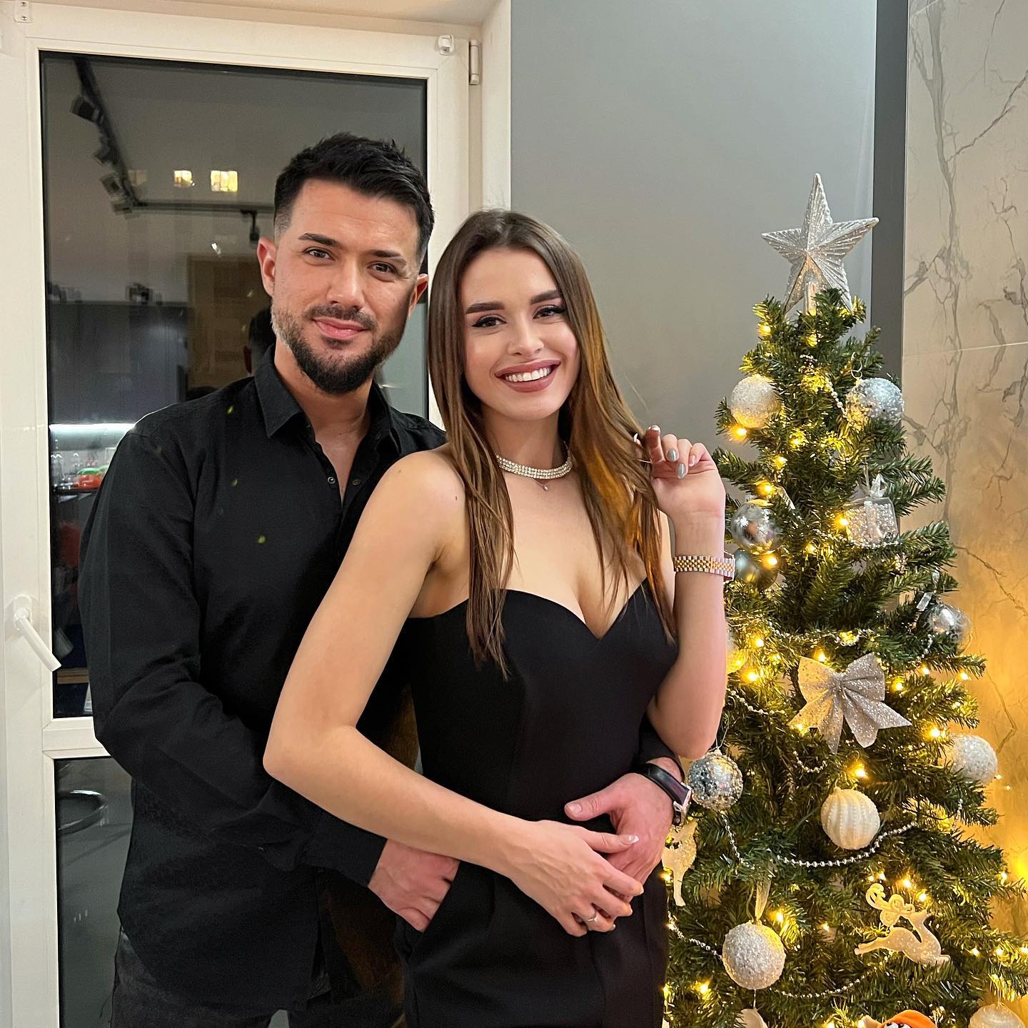 Ексчоловік Лорак підтвердив чутки про розлучення з молодою дружиною та показав нову обраницю (відео)