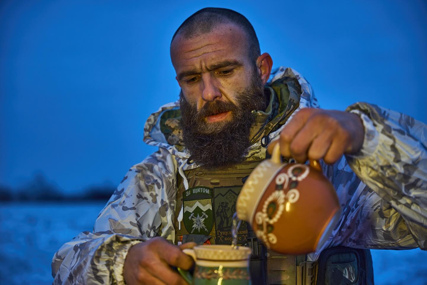 "Пам’ятайте про тих, хто в окопах". Військовий показав щемливий фотопроєкт із захисниками до Різдва