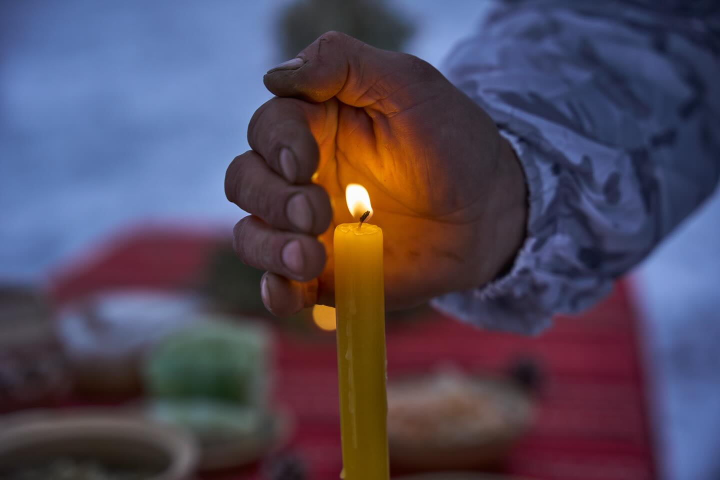 "Пам’ятайте про тих, хто в окопах". Військовий показав щемливий фотопроєкт із захисниками до Різдва