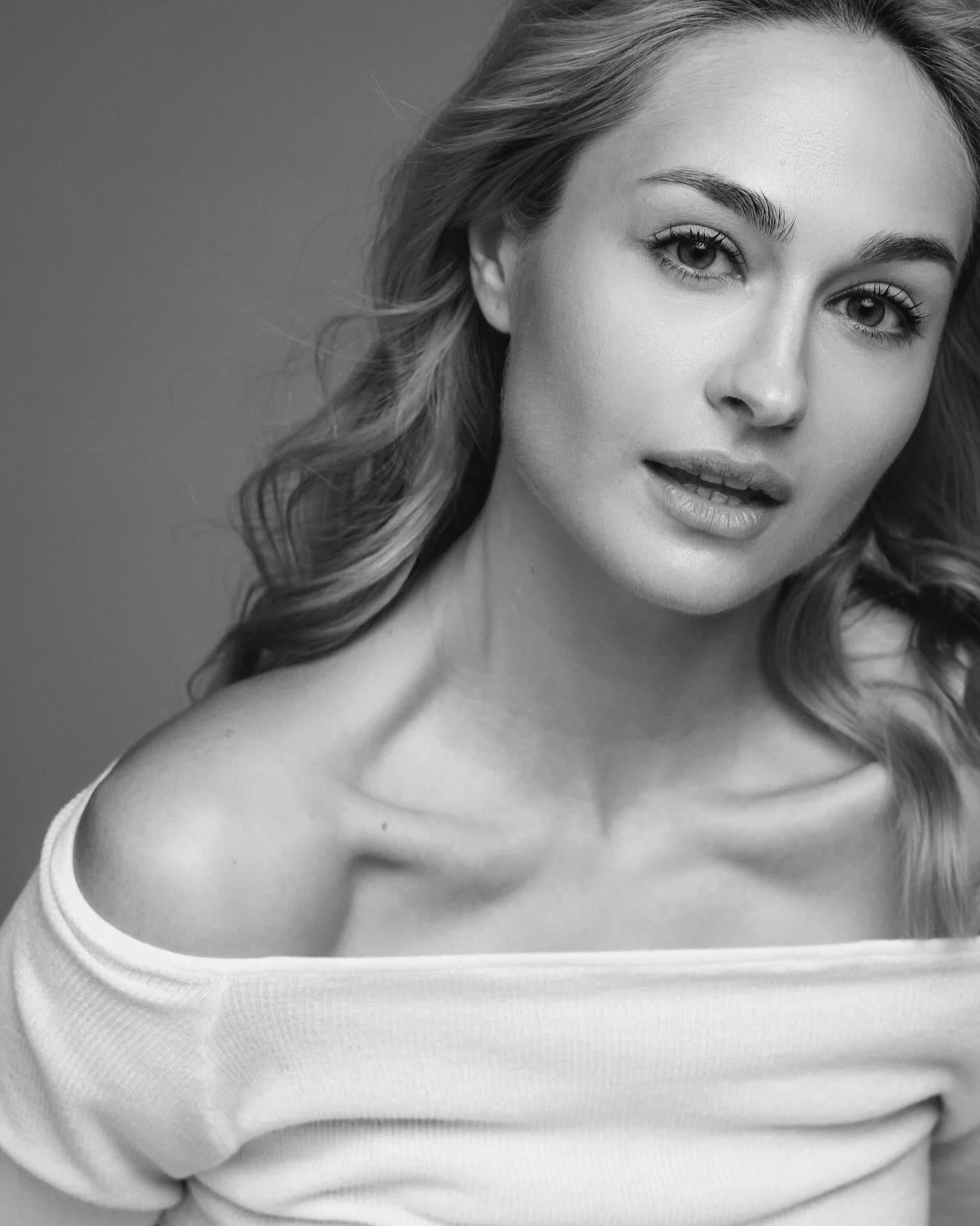 Популярна українська акторка у новій фотосесії показала, як виглядає ніжність (фото)