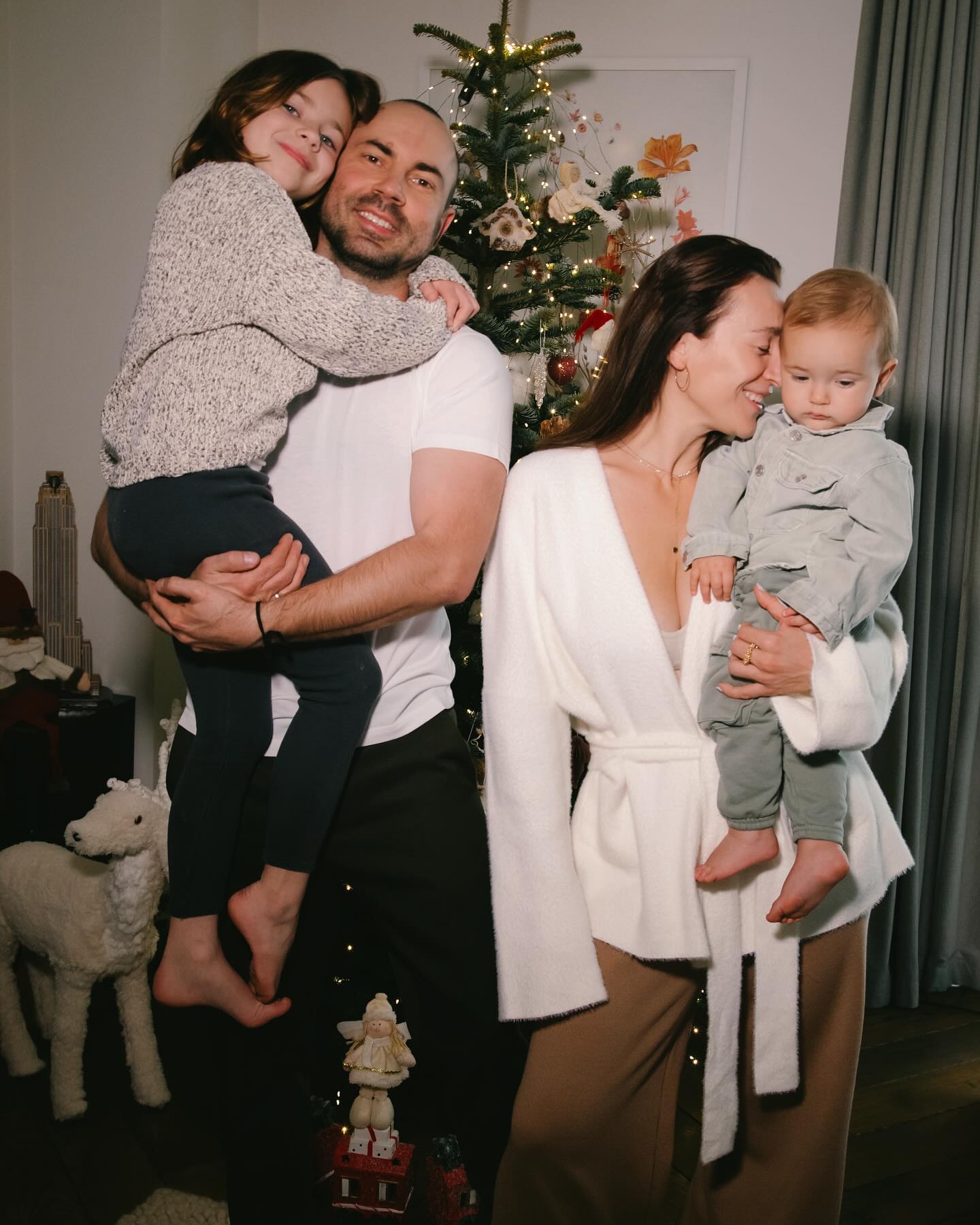 Дружина Бєднякова відповіла, чому з дітьми не повертається до України зі США