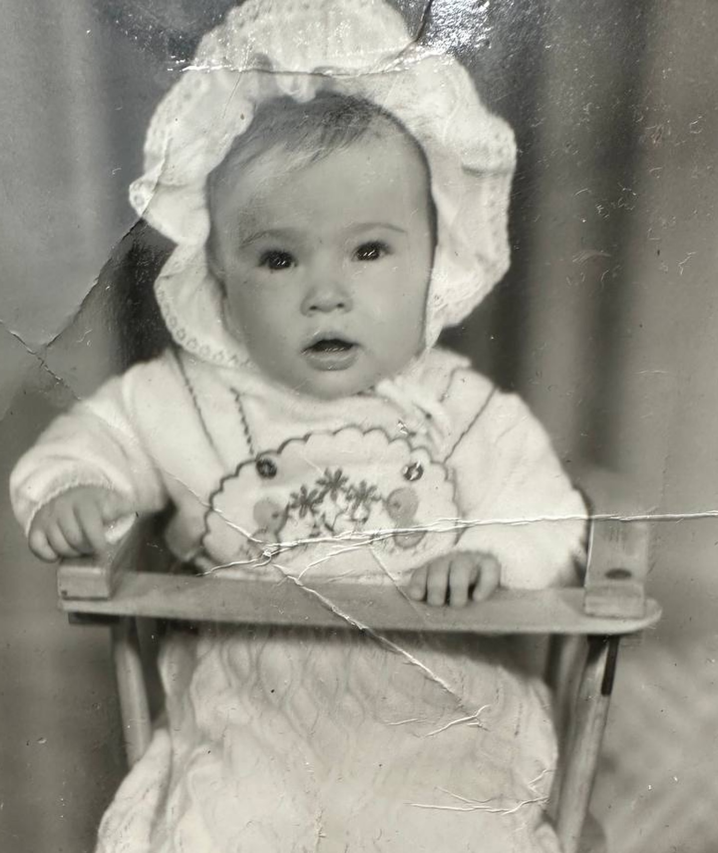 Ведуча "Єдиних новин" похрестила 6-місячну доньку Агату і вперше показала її обличчя (фото)