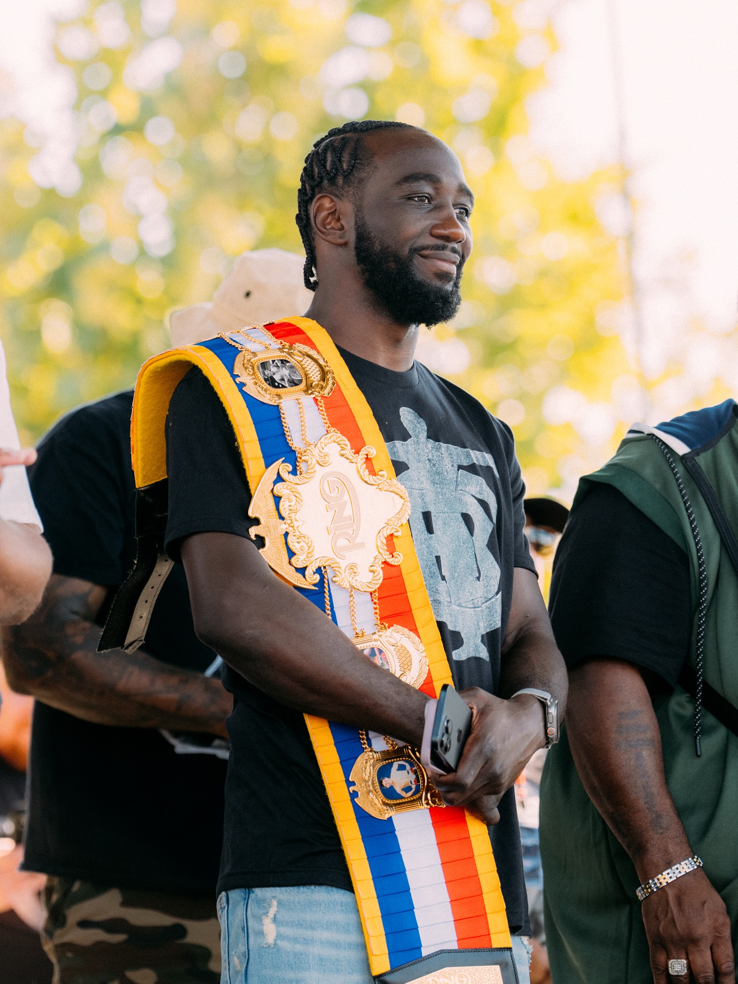 Поліція наставила зброю на абсолютного чемпіона світу з боксу: деталі грандіозного скандалу