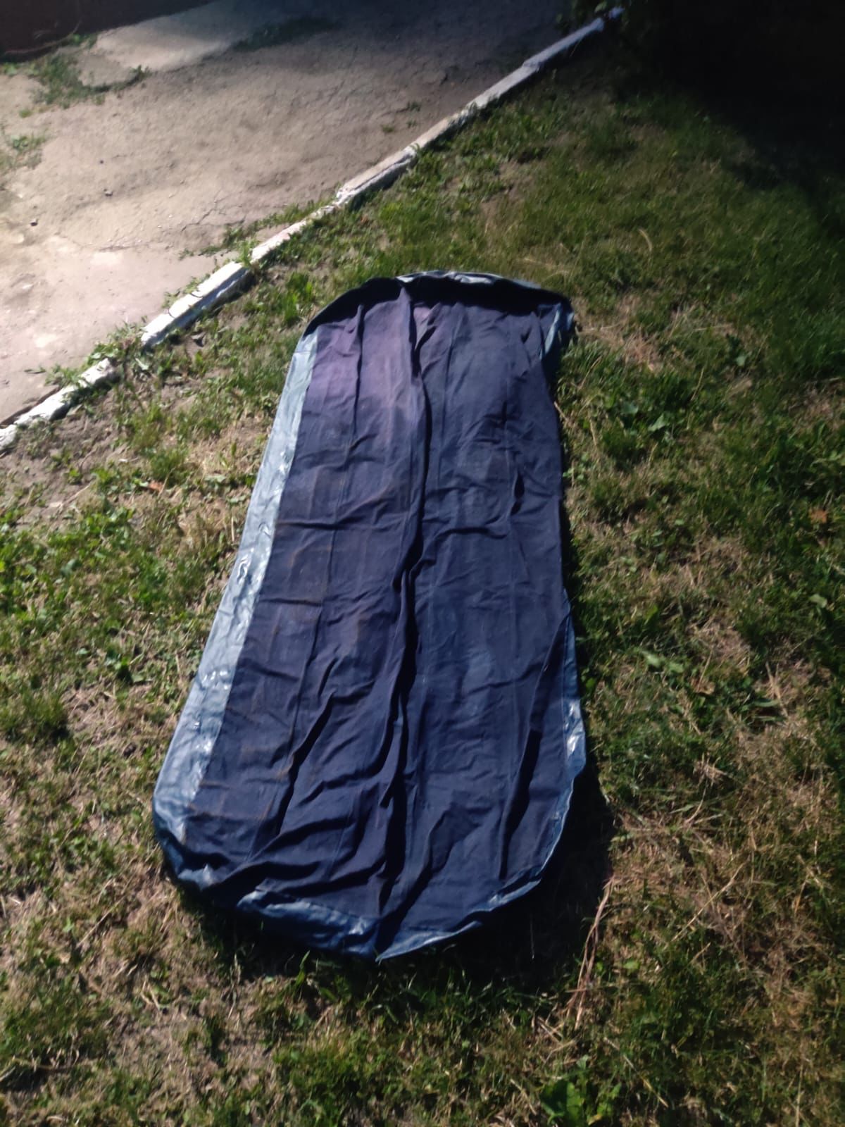 Прикордонники затримали двох чоловіків, які на матраці тікали в Молдову