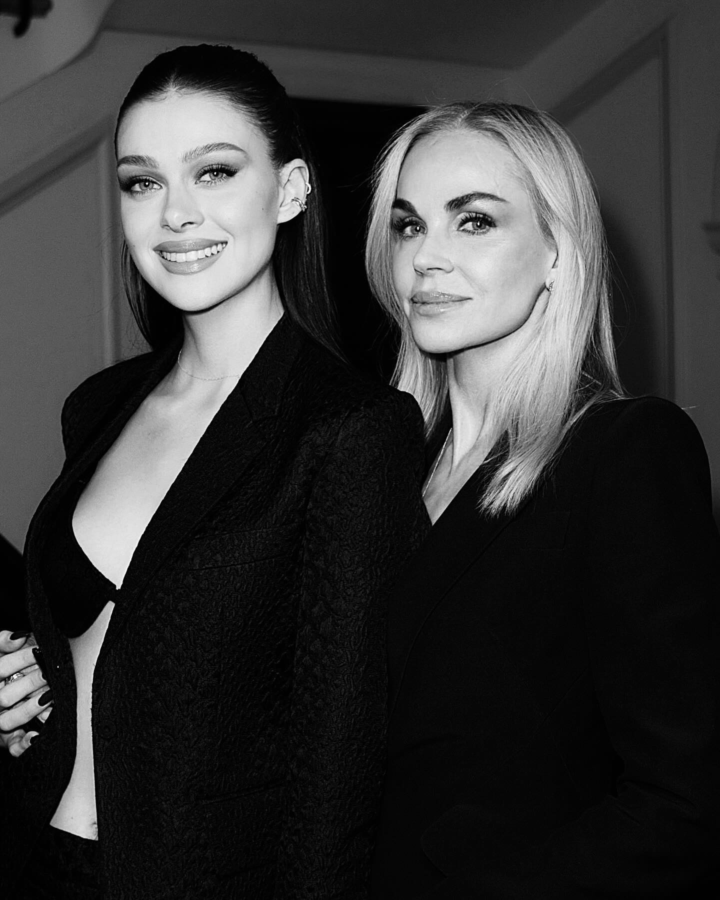 Невістка Бекхемів Нікола Пельтц показала, як схожа на свою маму (фото)