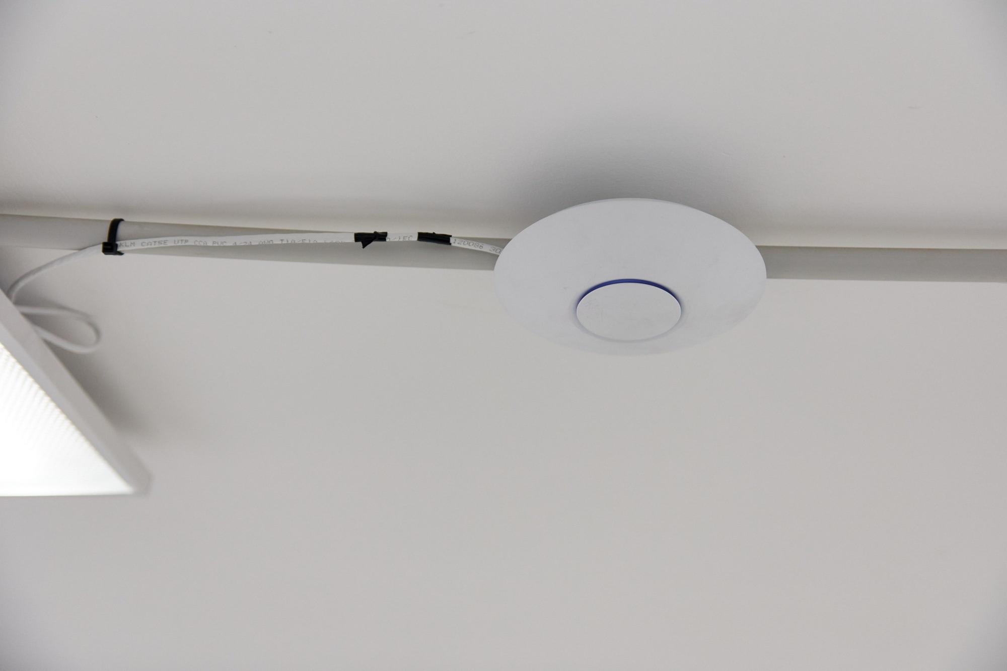 В школьные укрытия проведут Wi-Fi: что известно