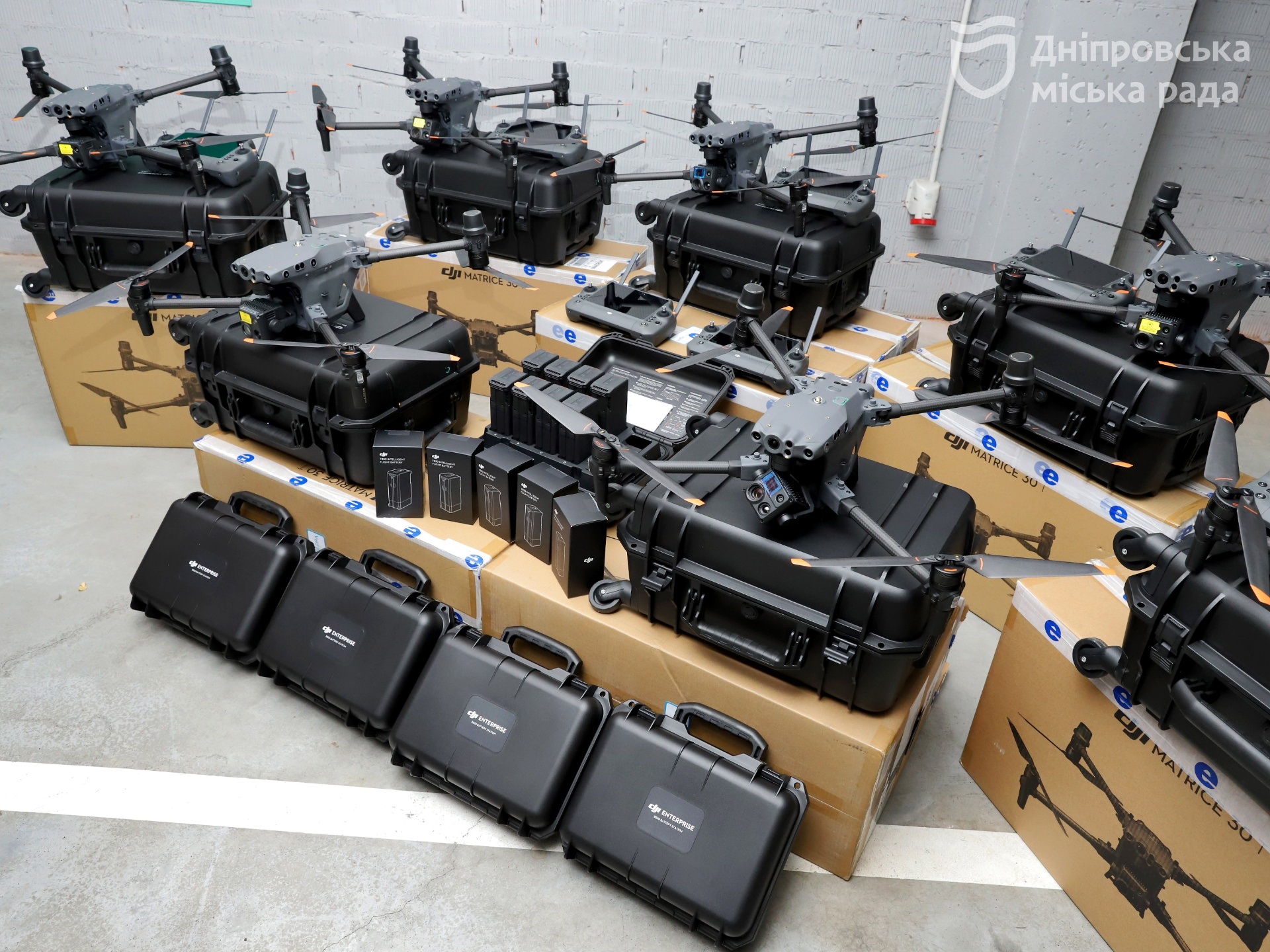 Дніпро доправив військовим на Авдіївському напрямку партію дронів і безпілотників