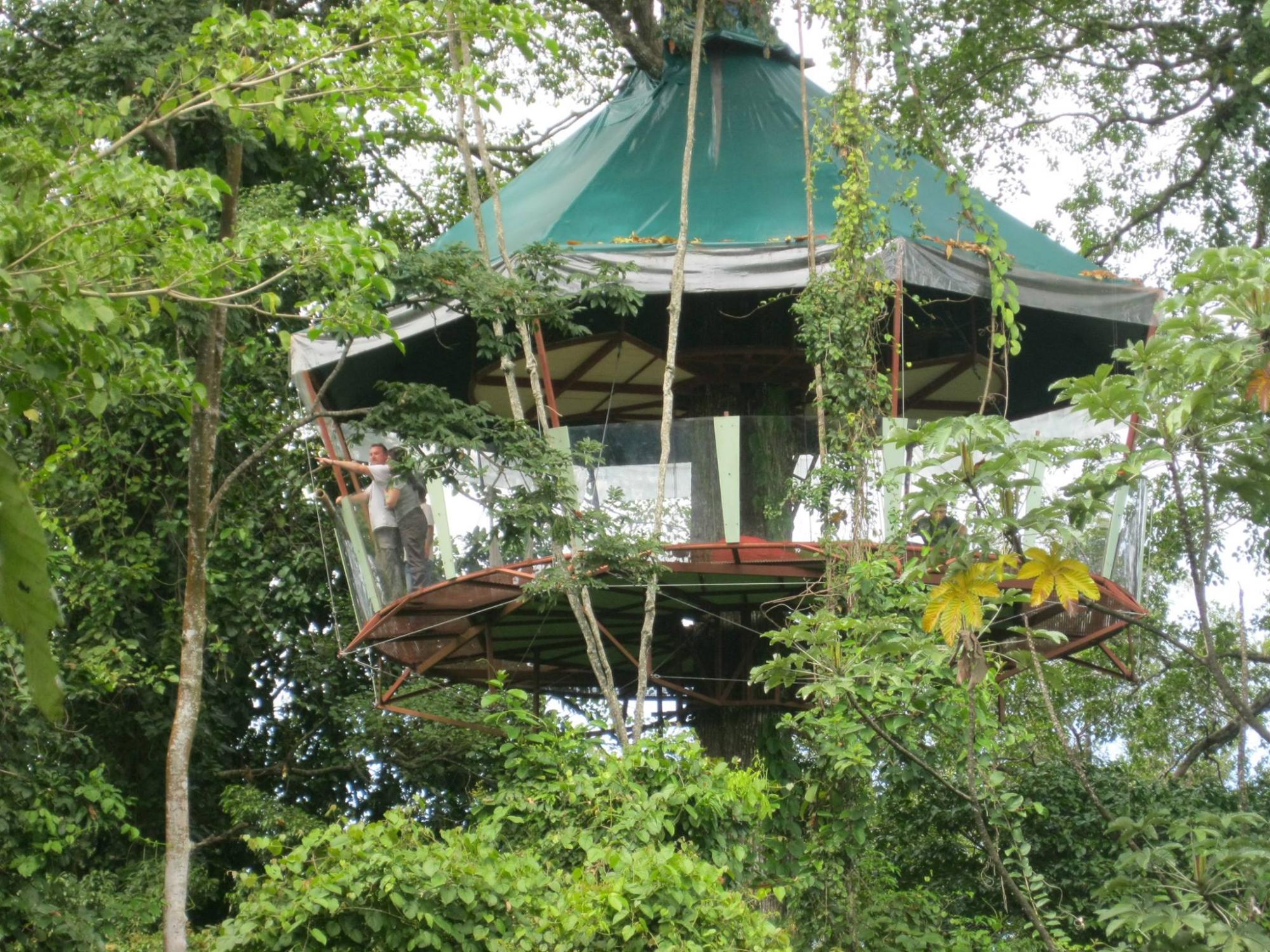 Екстремальні враження. Цікаві готелі світу, до яких дістаються з пригодами