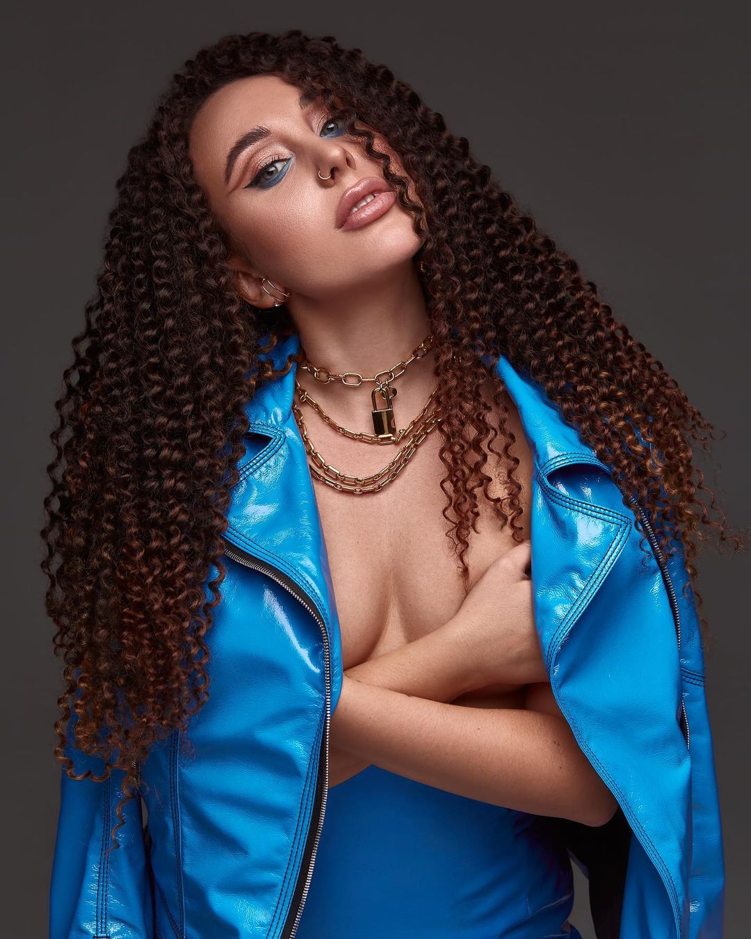 Хотіла змінити імідж. Українська співачка втратила волосся після відвідин популярного салону в Києві