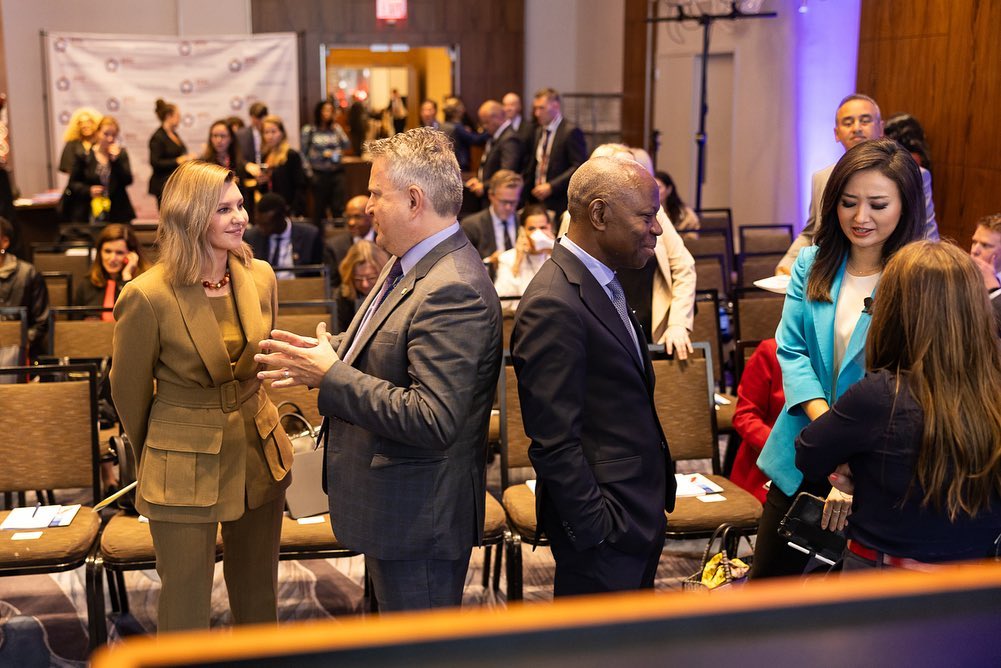 Зеленська вражає американців вишуканим костюмом від українського бренду (фото)