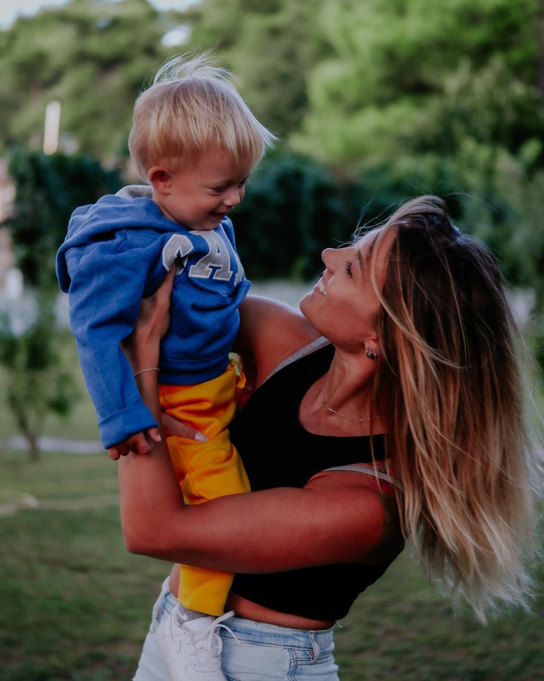 Родители олимпийской чемпионки Ольги Харлан уже пять месяцев ночуют в подвале: уезжать отказались