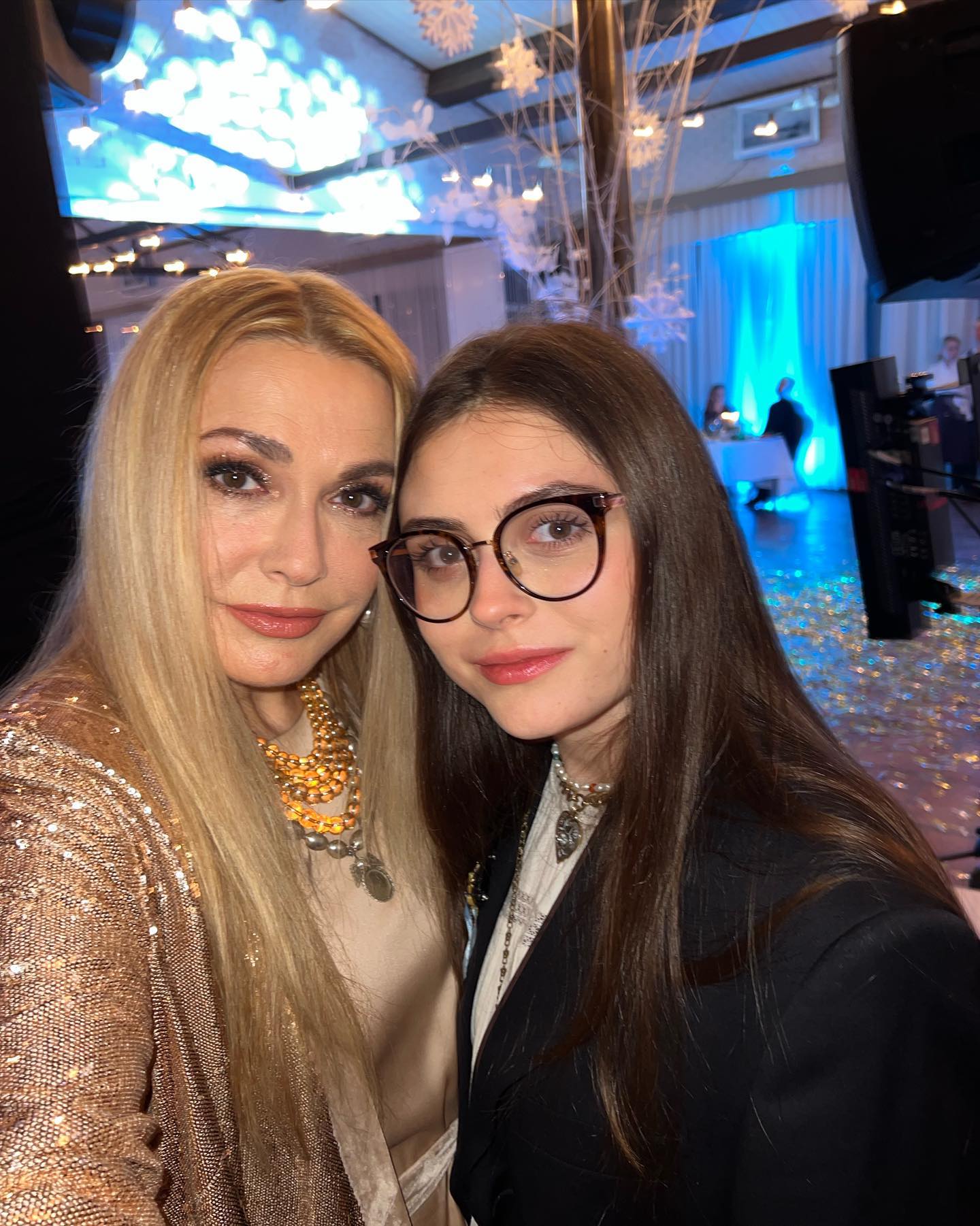 Як зірки відзначили Новий рік 2024: Мірошниченки, Осадча, Квіткова та інші (фото)