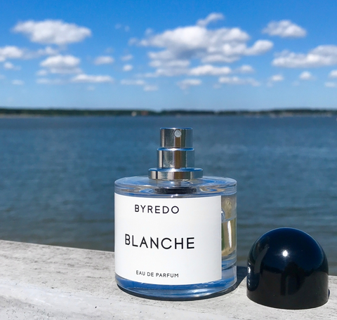 Від ніжної класики до зухвалої ніші: 10 жіночих парфумів на весну, які зведуть усіх з розуму