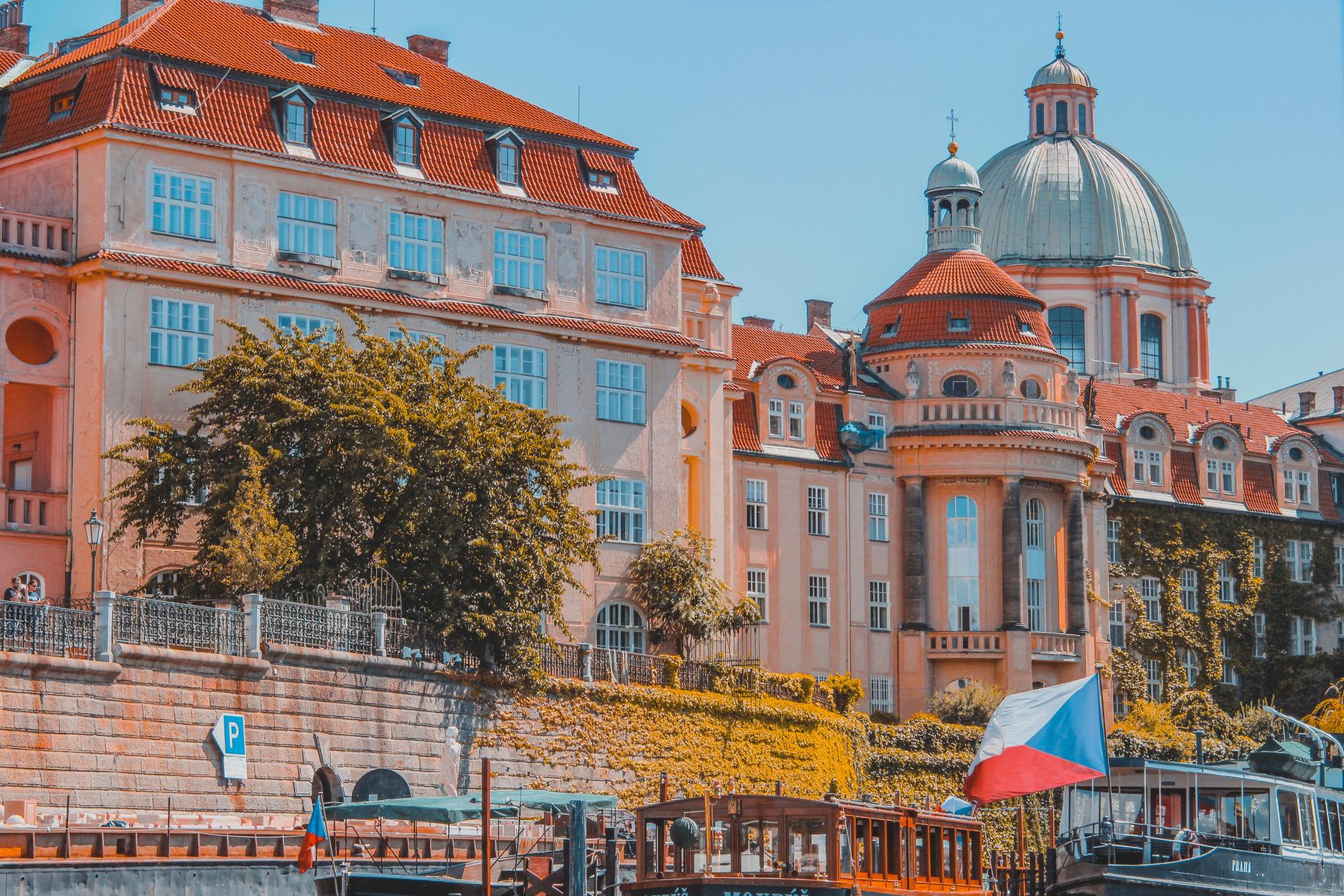 Ізоляція наростає. Які країни перестали пускати росіян