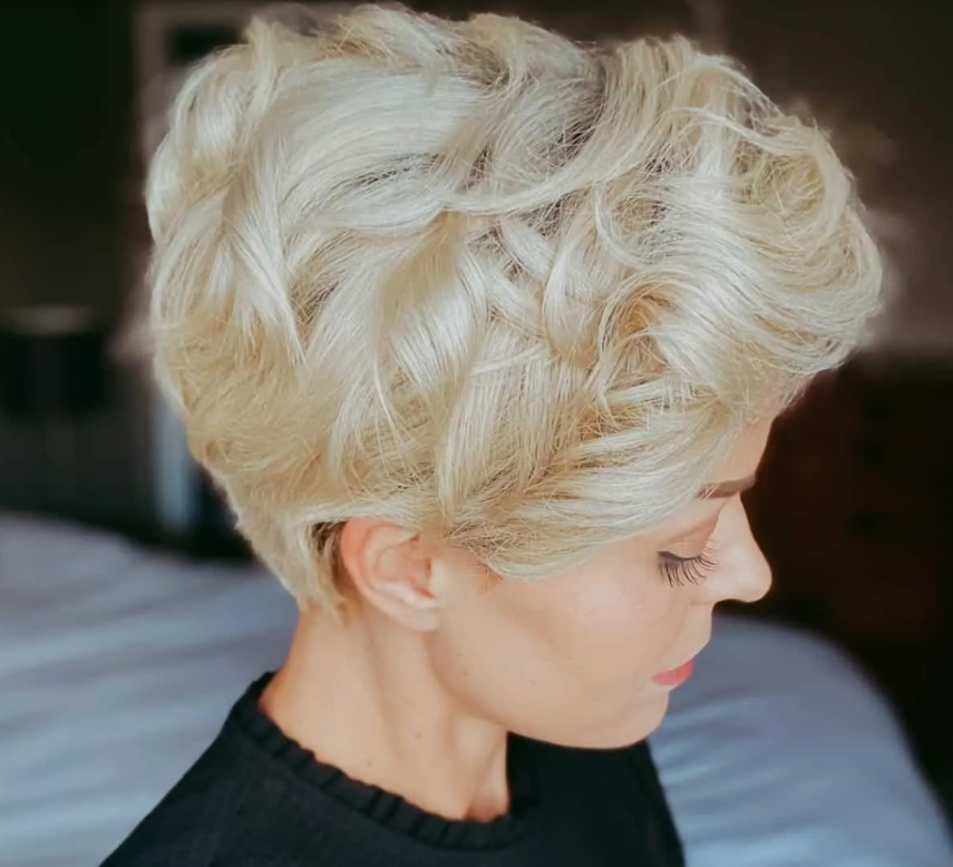 Яку зачіску найкраще вибрати у 20 та 50 років: будете виглядати стильно та молодо