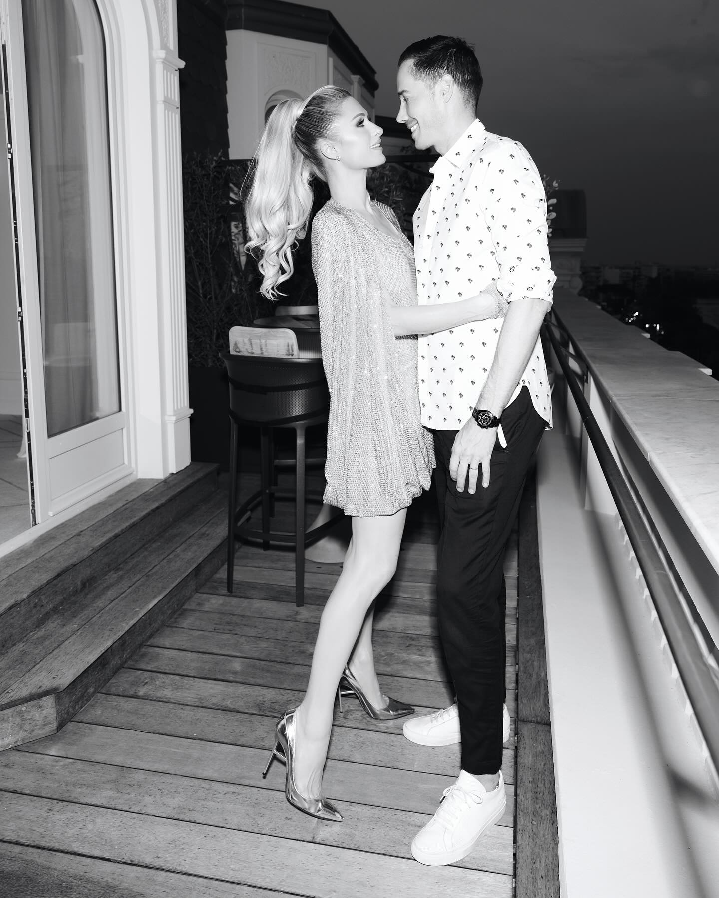 Періс Хілтон зворушливо звернулась до чоловіка і показала ніжні поцілунки: що за привід (фото)