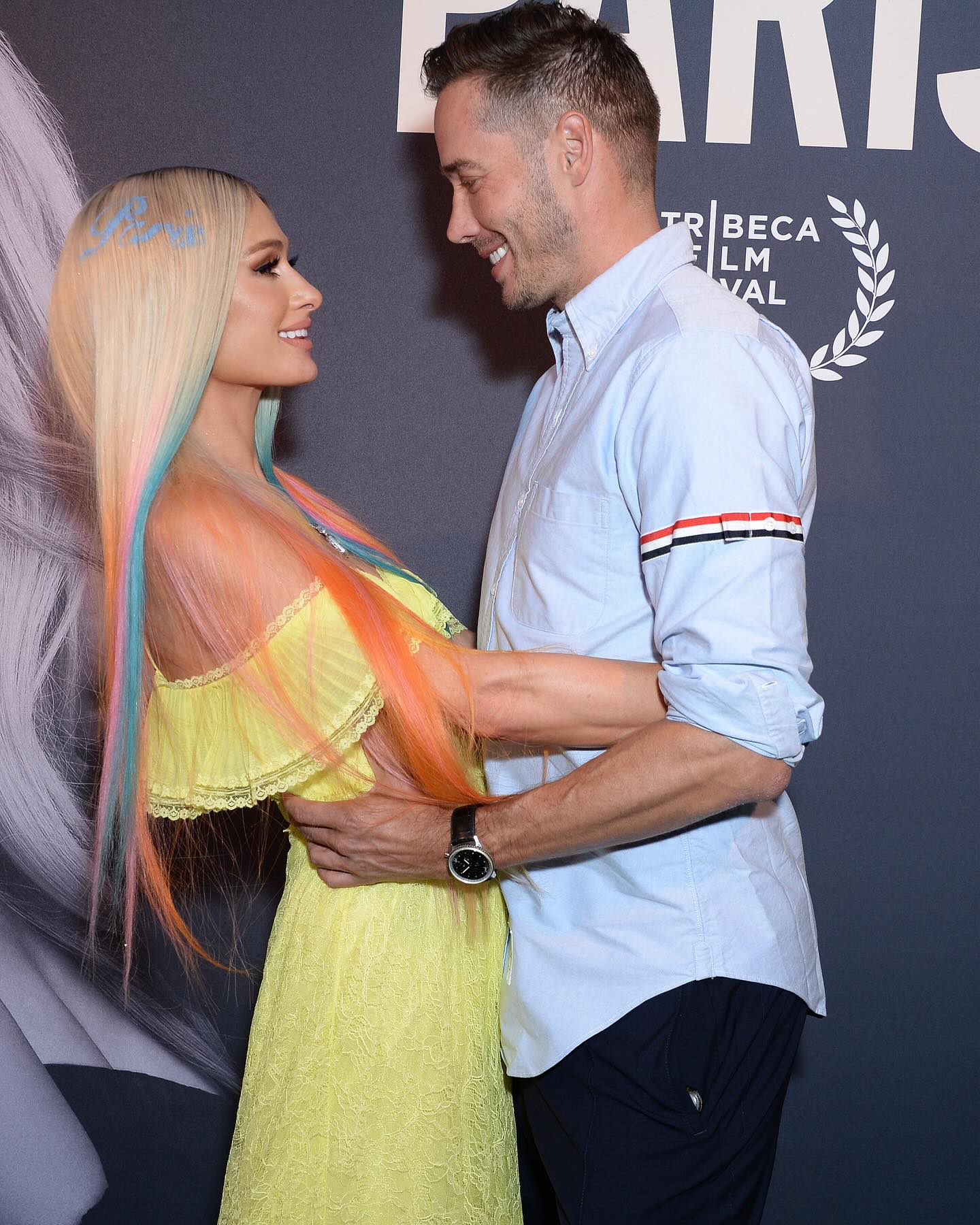 Періс Хілтон зворушливо звернулась до чоловіка і показала ніжні поцілунки: що за привід (фото)