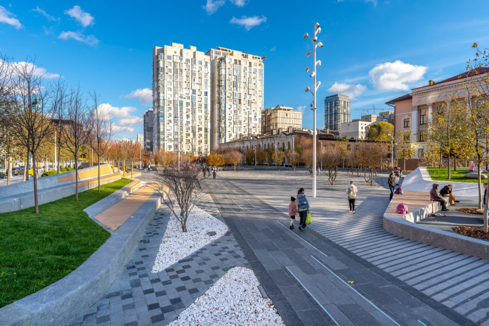Дивіться, як виглядає одна із настаріших площ Дніпра після реконструкції (фото)