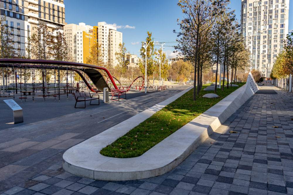 Дивіться, як виглядає одна із настаріших площ Дніпра після реконструкції (фото)