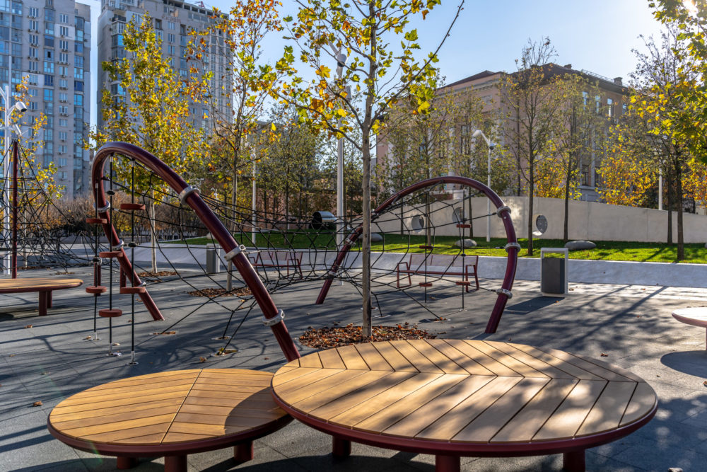 Дивіться, як виглядає одна із настаріших площ Дніпра після реконструкції (фото)